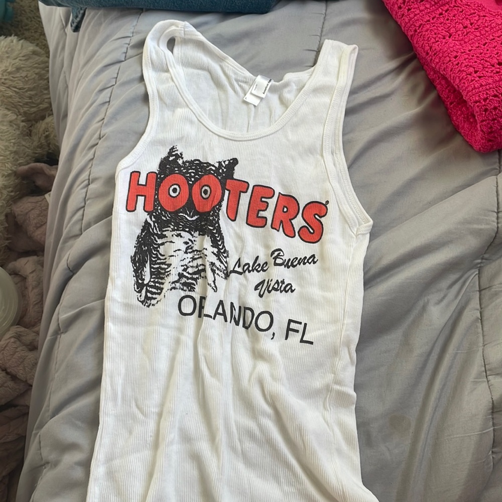 vintage hooters tank